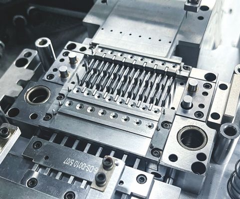 Automatyczne obcinanie i formowanie maszyny Bar Cutting Forming Separating System